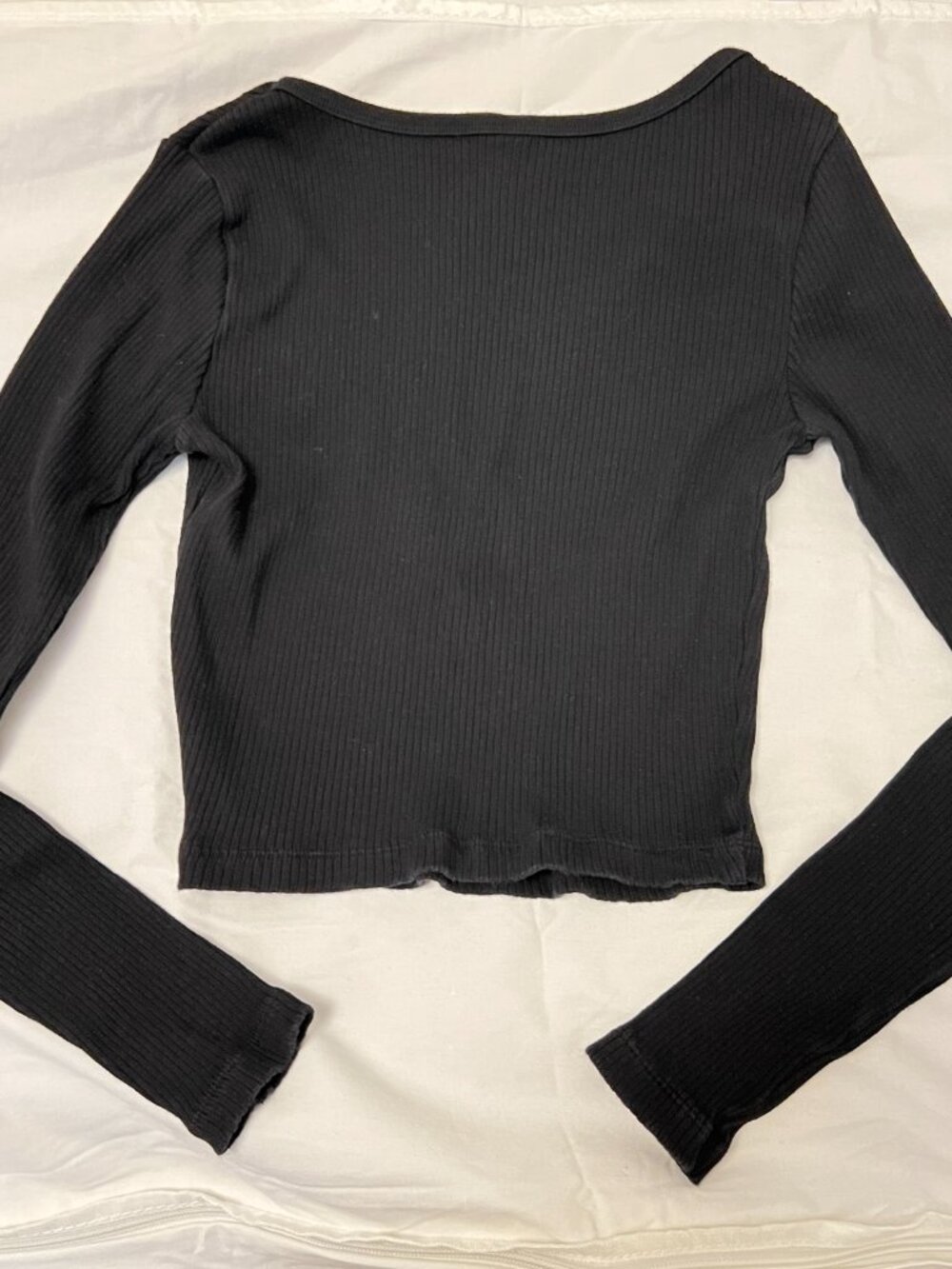 Uniqlo Ribbed Long Sleeve Crop Tee in Black - Picture 6 of 8